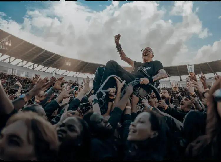 Greatness Lifts Others Up